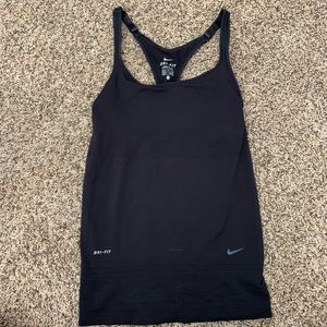 Nike tank w/ built in bra & adjustable straps